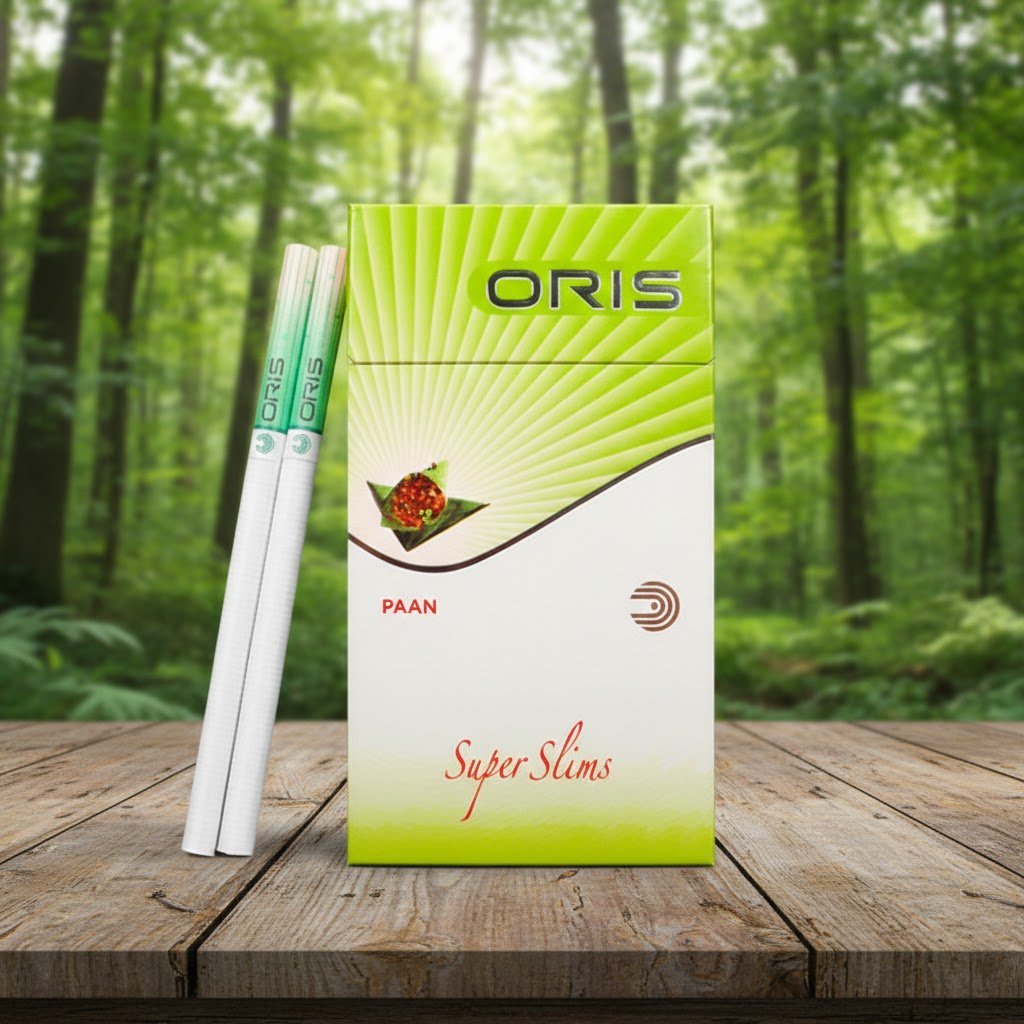 ซองบุหรี่ Oris Paan ดีไซน์สีเขียวขาว วางบนโต๊ะไม้กลางป่าธรรมชาติ