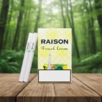 ซองบุหรี่ Raison French Lemon สีเหลืองลายดอกไม้ วางคู่กับมวนบุหรี่บนโต๊ะไม้ ฉากหลังเป็นป่าสีเขียว