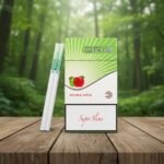 บุหรี่ Oris Double Apple แบบมวนซูเปอร์สลิม วางบนโต๊ะไม้ท่ามกลางบรรยากาศป่าไม้ธรรมชาติ