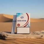 ซองบุหรี่ Asia Star Cafe วางบนขอนไม้ในทะเลทราย พร้อมมวนบุหรี่กลิ่นกาแฟ