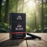 บุหรี่ Joe Black Chocolate Flavor ซองสีดำดีไซน์ดุดัน วางบนโต๊ะไม้ในบรรยากาศแสงธรรมชาติ