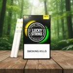 บุหรี่ Lucky Strike Double Click Yellow-Green ซองสีดำแถบเขียวเหลือง วางบนโต๊ะไม้ฉากหลังป่าไม้ธรรมชาติ